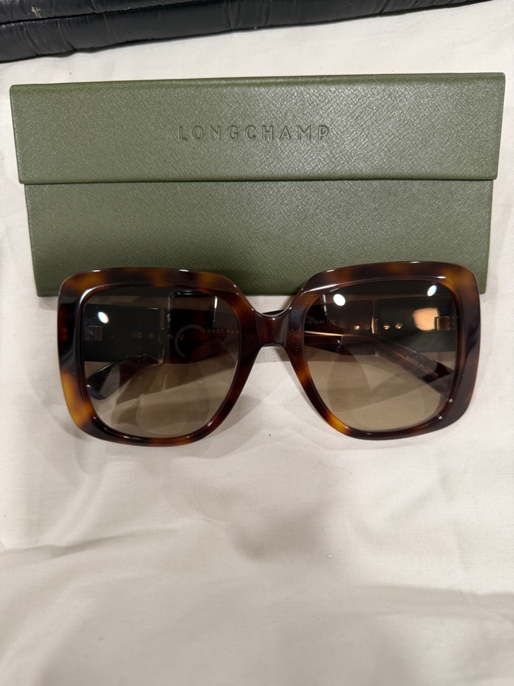 Longchamp Tortoiseshell Oversized Women's Sunglasses with Brown Gradient Lenses - Picture 1 of 10